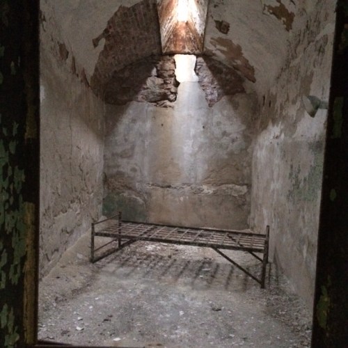 prison-cell-eastern-state-pentientiary